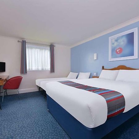 Travelodge Bedford Goldington Road Room photo
